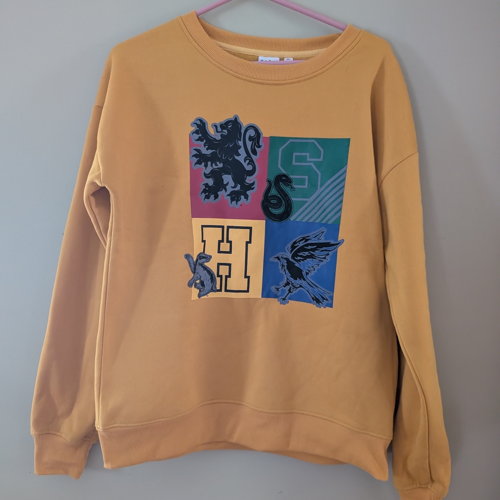 Warner Bros Yellow Crewneck Sweater with Graphic Design